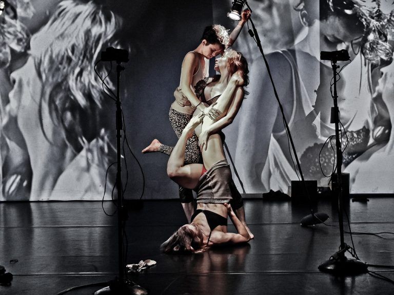 Internationale Tanz- und Performancekunst auf höchstem Niveau: Abschluss des „tanz ist“-Festivals mit zwei Aufführungen von „Liquid Loft“. foto: chris haring