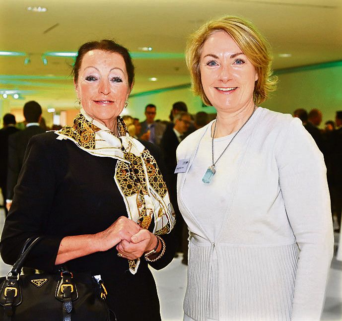 Irmie Marie Ritter-Sachs (l.) mit Diplomatin Gerlinde Manz-Christ.