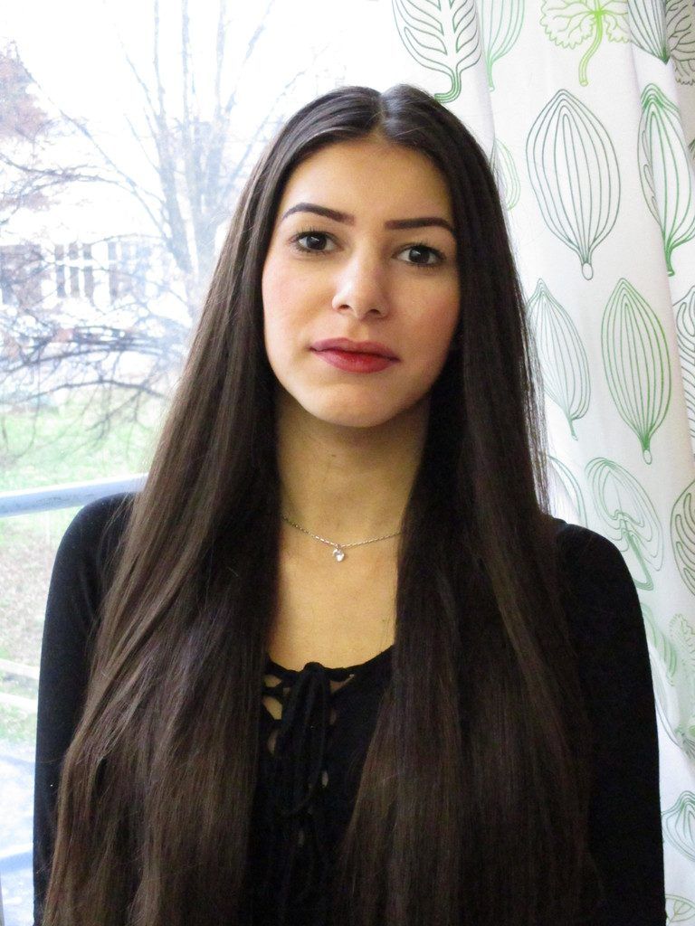 Jacqueline,16 Jahre, DornbirnBei Job Ahoi sind alle freundlich und hilfsbereit und die Sozialarbeiterin unterstützt mich. Ich finde es gut, dass man jede Woche Geld bekommt. Auch die Workshops gefallen mir und sind interessant. Das Verkaufen der Designprodukte bei Ausstellungen und Messen finde ich cool.