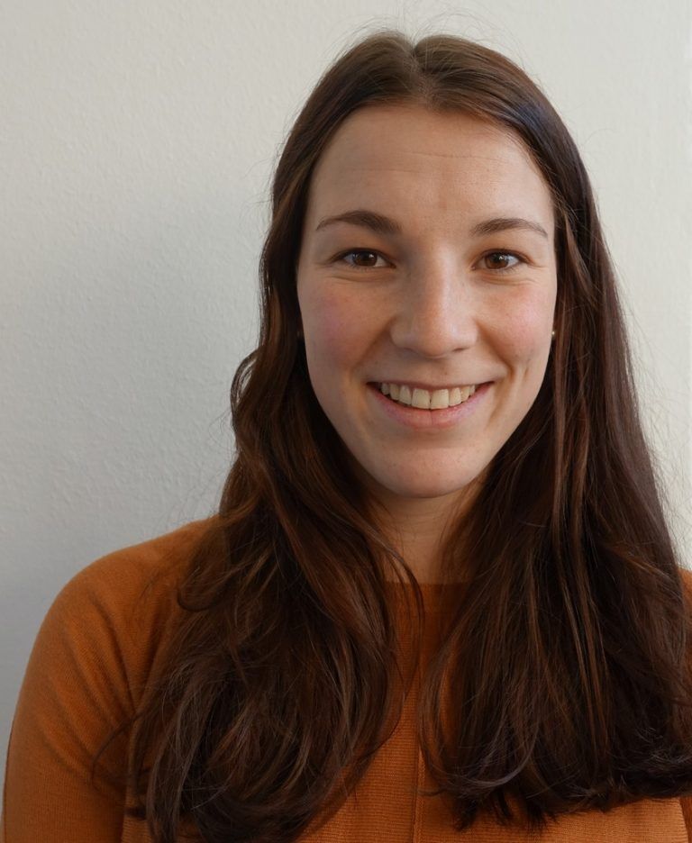 Jasmin Zimmermann,21, HAK-AbsolventinMich hat die Technik immer sehr interessiert und ich wollte nach der HAK-Matura eine technische Grundlagenausbildung machen, da ich vielleicht später noch studieren möchte. Am Anfang sind die Fächer Mechanik und Automatisierungstechnik sehr anders und inzwischen sehe ich, dass sich der Aufwand rentiert, weil ich das „Dahinter“ verstehe.