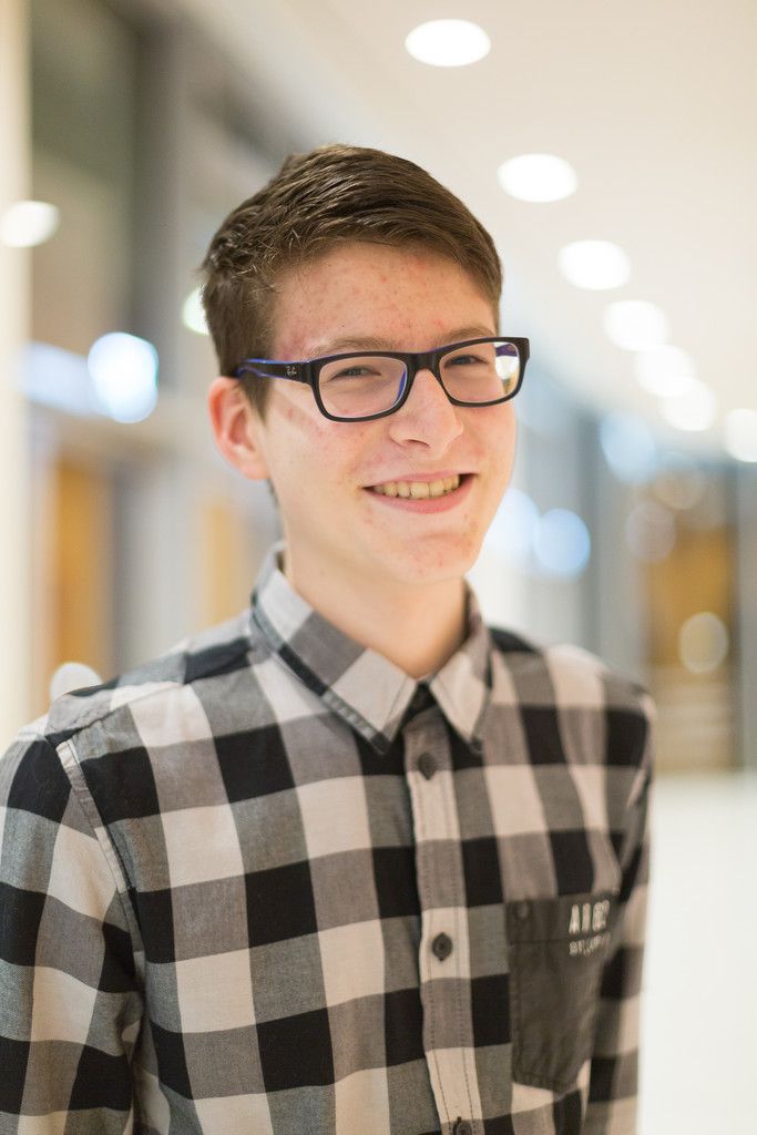 Jordan NilsonDie Kommunikation sollte auf die jungen Leute abgestimmt werden: Über neue Medien wie Facebook und WhatsApp sind sie viel besser erreichbar. Außerdem wäre es hilfreich, wenn Plakate dort angebracht werden, wo viele Jugendliche sind: im Zug, am Bahnhof, im Bus.