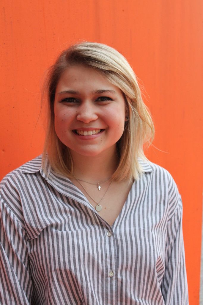 Julia Pirkner, 18 Jahre, Jugendteam ahaDas neue Anerkennungssystem aha plus bietet uns Jugendlichen eine ganz andere Form von Anerkennung. Es gibt mir die Möglichkeit, Dinge zu erleben, die ich immer schon einmal machen wollte, für die mir das nötige Kleingeld aber gefehlt hat oder die aus anderen Gründen nicht umsetzbar waren.
