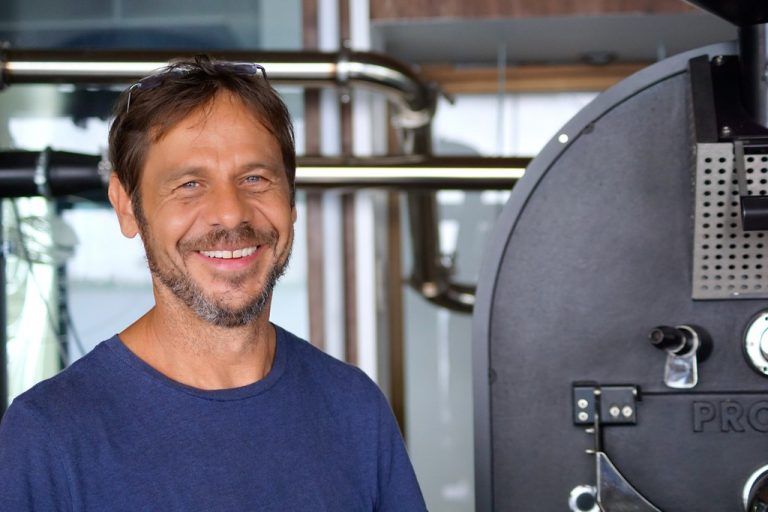 Kaffee ist aus Dietmar Hartmanns Leben nicht wegzudenken – irgendwann will er ihn auch selber rösten. Foto: hartmann