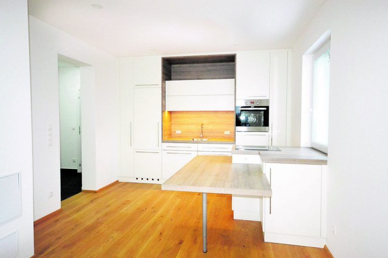 Kalkulieren. Wer eine Immobilie verkaufen möchte, muss meist einkalkulieren, dass schlussendlich auch die Immobilienertragsteuer anfällt.
