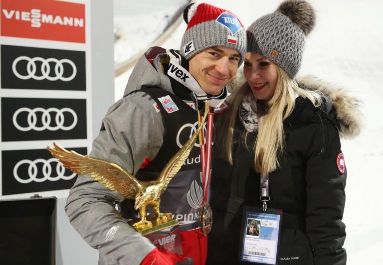 Kamil Stoch und seine Ehefrau Eva Bilan Stoch freuten sich gemeinsam über den Titelgewinn. Foto: gepa