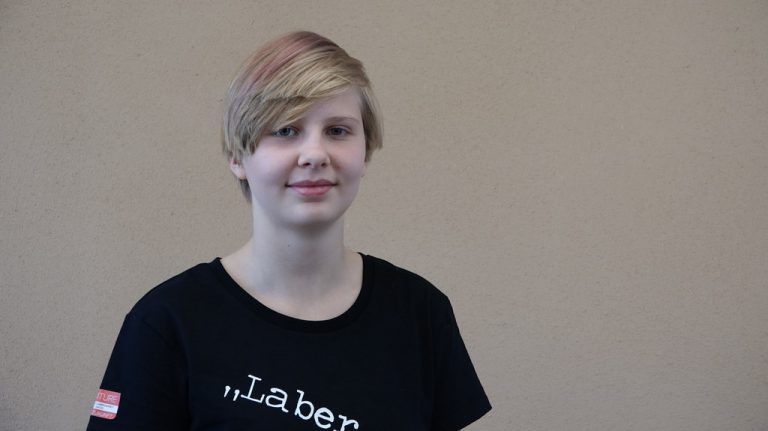 Kaya Kantner, 14Es ist schon ein großer Unterschied, ob man ein anderes Projekt mitunterstützt, oder seine eigenen Projekte auf die Beine stellt. Wir wollen mit unserem Einsatz zeigen, dass jeder etwas verbessern kann. Wenn zum Beispiel jede Schule eine Partnerschule in Äthiopien hätte, und für diese Geld sammeln würde, gäbe es auch mehr Schultoiletten, bessere Hygiene und weniger Krankheiten.