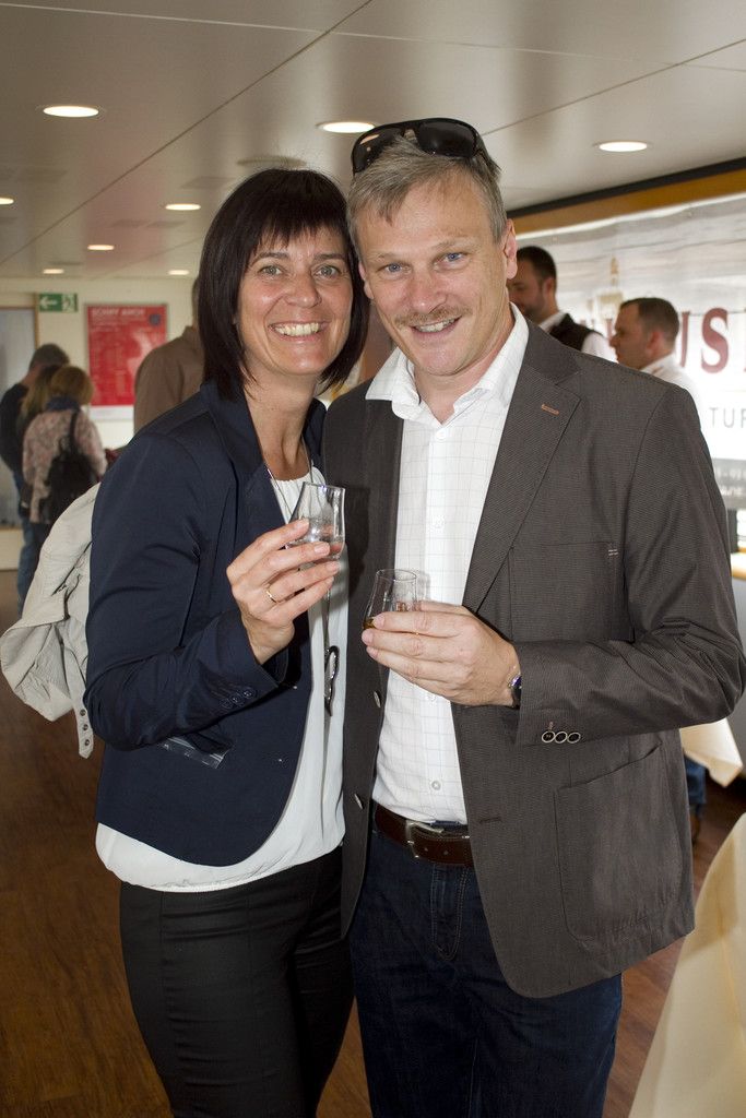Kindergartenpädagogin Annette Fröhle mit Mario (Amann Girrbach).