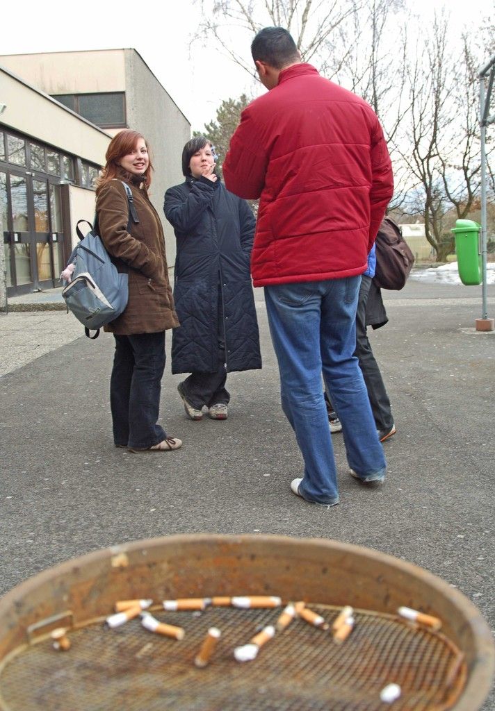 Kleine Raucherinseln gibt es an höheren Schulen in Vorarlberg immer noch. Foto: Stiplovsek