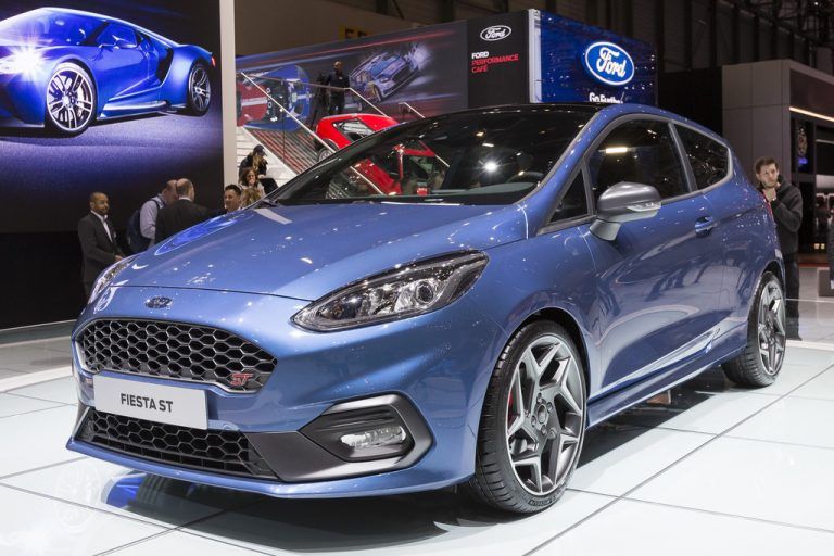 KraftzwergDer Ford Fiesta ist ein Dauerbrenner. In Genf feiert jetzt die achte Generation des Kleinwagens Premiere. Topmodell der Baureihe ist der Fiesta ST, der jetzt satte 200 PS leistet und ab Anfang nächsten Jahres zu den Händlern kommen wird.