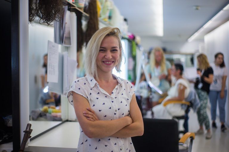 Künstlerisches Talent, Organisationsfreude und viele Ideen bringt Lilly Mathis für ihre Tätigkeit hinter der Bühne mit.Foto: VN/Steurer