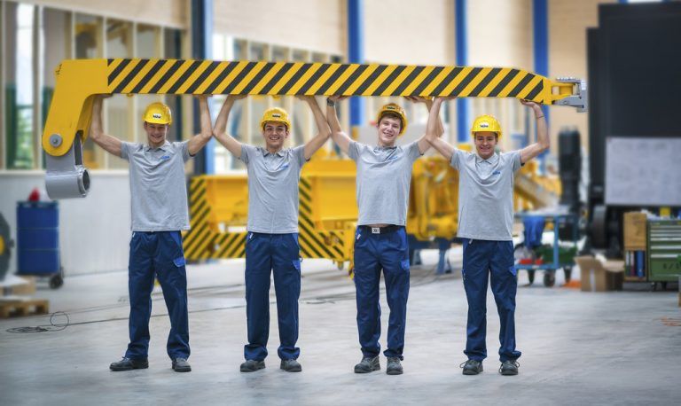 Künz Mit September haben insgesamt elf Lehrlinge, davon sechs in Hard, ihre Ausbildung und somit ihre Karriere bei Künz in Hard gestartet. Beim Spezialisten für Container-, Spezialkrane oder Ausrüstungen für Wasserkraftwerke spielen die Lehrlinge als Fachkräfte der Zukunft eine wichtige Rolle und haben einen hohen Stellenwert.