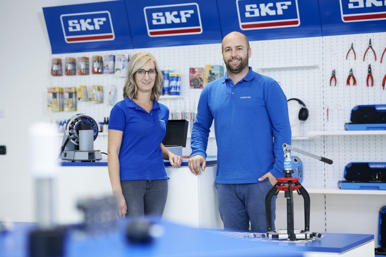 Kugelfink Melanie Fischer hat ihre Ausbildung zur Großhandelskauffrau gestartet. Daniel Blümel steht ihr dabei als Lehrlingsbetreuer zur Seite. Das Unternehmen ist seit Beginn dieses Jahres in Lustenau ansässig.