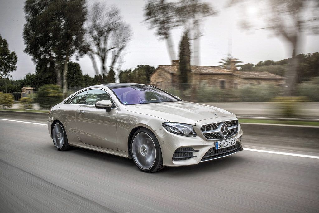 Faszinierende Formensprache: Mercedes hat das E-Klasse-Coupé glattgebügelt.