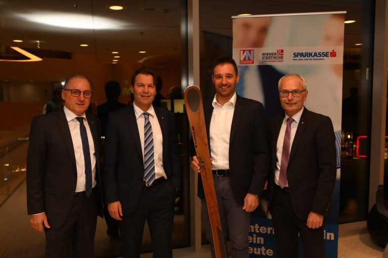 Landesdirektor Burkhard Berchtel (Wiener Städtische), Prokurist Hannes Fehr (Sparkasse Feldkirch), Geschäftsführer und Gesellschafter Bernd Knünz (Kästle) und Vorstandsvorsitzender Anton Steinberger (Sparkasse Feldkirch).