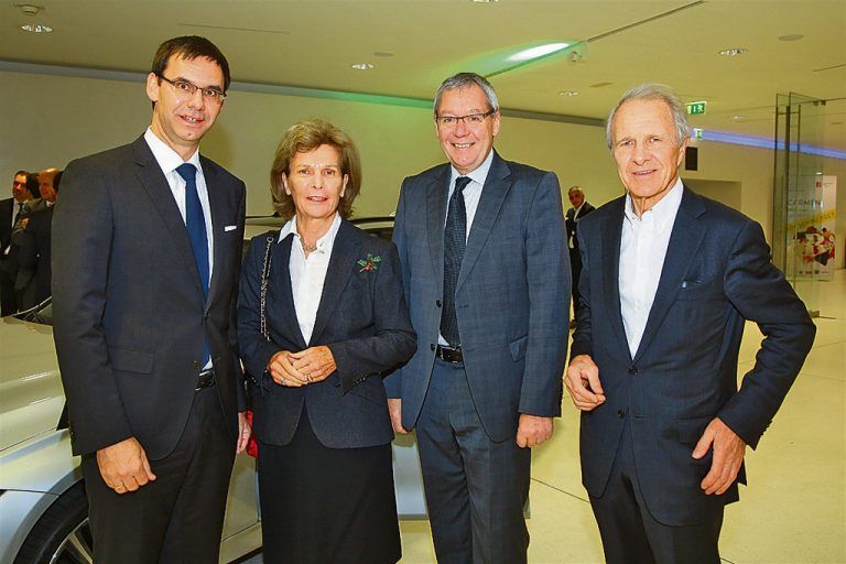 Landeshauptmann Markus Wallner (l.), Ehrenpreisträgerin Heidi Senger-Weiss, Landestatthalter Karlheinz Rüdisser und Ehrenpreisträger Paul Senger-Weiss.