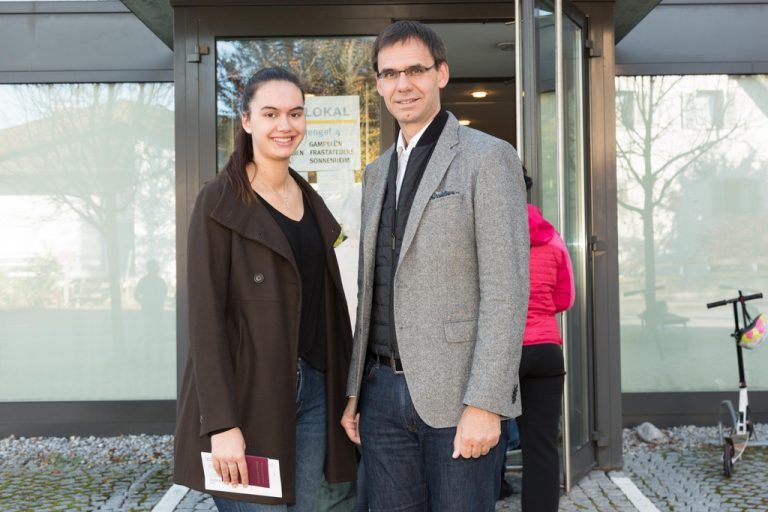 Landeshauptmann Markus Wallner marschierte gemeinsam mit seiner Tochter Raphaela in Frastanz zur Wahlurne.