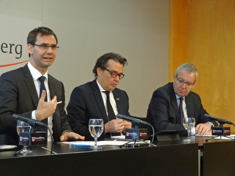 Landeshauptmann Markus Wallner, WKV-Präsident Hans-Peter Metzler und Wirtschaftsreferent Landesstatthalter Karlheinz Rüdisser. Foto: vlk