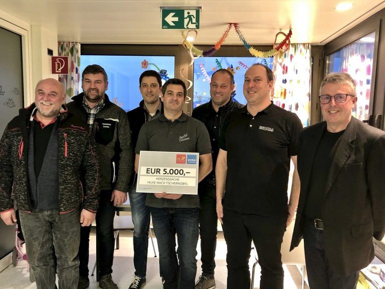 Lehrlingsmesse Bei der Lehrlingsmesse Level up,  wurde von Lehrlingen Dornbirner Firmen ein Haus gebaut, das um 5100 Euro verkauft wurde. Der Betrag wurde von teilnehmenden Firmen auf 10.000 Euro aufgestockt, die an die Kinder-Onkologie des Krankenhauses Dornbirn und den Verein Herzenssache gespendet wurden. LU