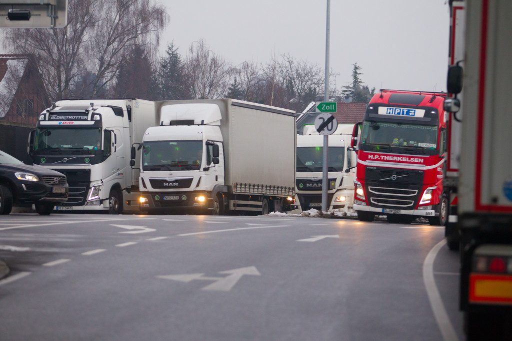 An der Grenze Lusten­au-Au gehört der Morgen den Lkw. In Mäder ist es nicht anders.