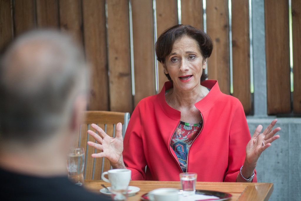 Bernadette Mennel (57) will Sprachenproblem an den Schulen ohne Strafen lösen.