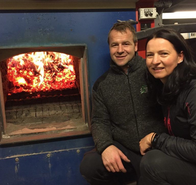 Margit und Tobias Ilg betreiben erfolgreich Land-, Forst- und Energiewirtschaft im ökologischen Naturkreislauf.