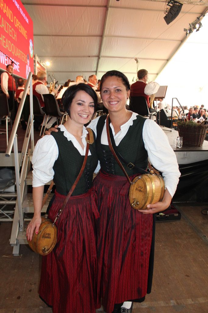 Marketenderinnen: Sarah Bereuter (l.) und Rebecca Schwärzler.