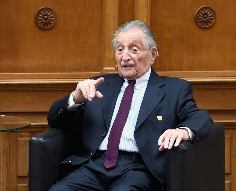 Marko Feingold wird nicht müde, von der Gräueltaten des Zweiten Weltkriegs zu berichten. Er gilt als einer der wichtigsten Zeitzeugen. Heute ist er im Feldkircher Montforthaus zu Gast. foto: APA/HELMUT FOHRINGER