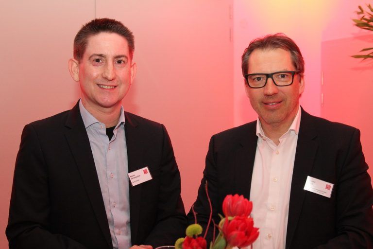 Martin Zehetgruber (l.) von Bene mit Gerald Harzl von Magna International.