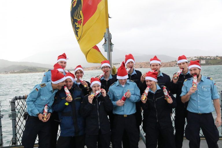 Matrosen des Marineschiffs