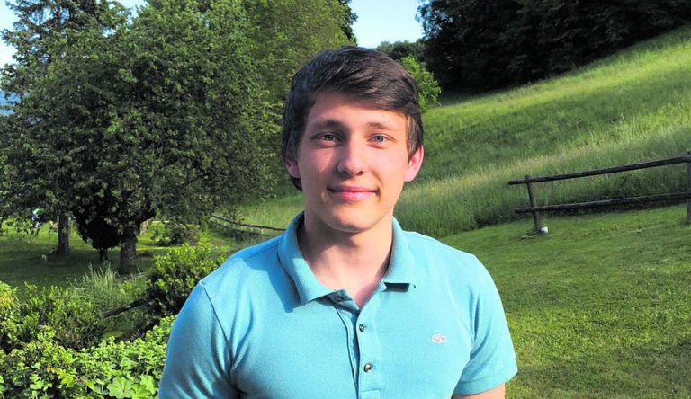 Max Grabher17, FrastanzNovus ist für mich viel mehr als ein Hobby – wir sind mittlerweile wie eine große Familie. Diese familiäre Atmosphäre zwischen Jung und Alt, Groß und Klein begeistert mich am meisten. Ich trainiere sehr gerne mit den Jüngsten unserer Gruppe und lerne mit ihnen Schritt für Schritt neue Akrobatikübungen.