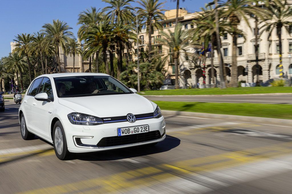 VW wird elektrisch. <br/>e-Golf und Golf GTE sind ein Vorgeschmack auf die Zukunft.