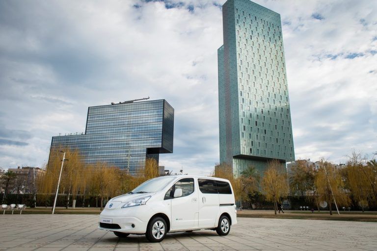 Mehr Reichweite dank größerer Batterie: Die Elektroversion des Nissan Evalia fährt mit einer Akkuladung künftig bis zu 280 Kilometer. Grund für das 60-prozentige Plus ist ein von 23 kWh auf 40 kWh Kapazität gewachsener Akku, Größe und Gewicht des Stromspeichers haben sich nicht geändert. Marktstart ist im April des nächsten Jahres.