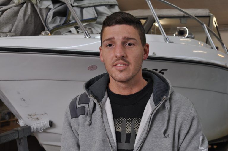 Mir taugt die Arbeit mit ver-schiedensten Materialien. Am meisten Spaß machen mir die Lackierarbeiten. Philipp Simma, Kunststoffformgeber