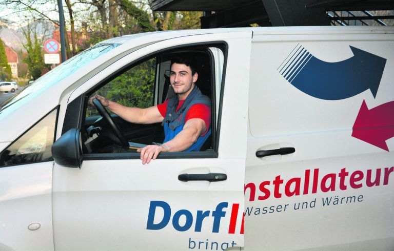 Mit einem nachhaltigen Konzept für die Mitarbeiterzufriedenheit kann der Dorfinstallateur punkten.