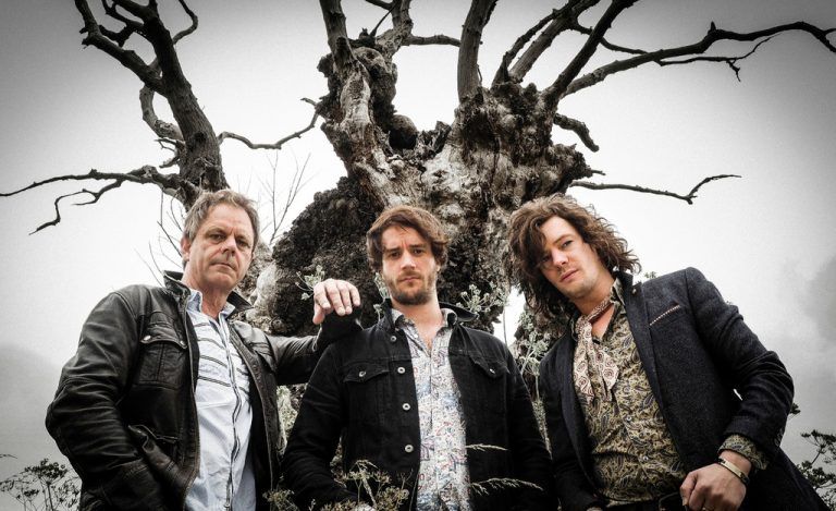 Mit ihrem im September 2016 veröffentlichten Album „Shake the Tree“ ist The Brew auf großer Europatournee.
              foto: Tony Mottram