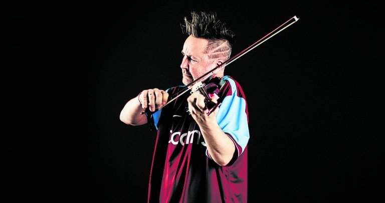 Mit seiner Neu-Interpretation von Vivaldis „Die vier Jahreszeiten“ gastiert Nigel Kennedy im Festspielhaus. Foto: veranstalter