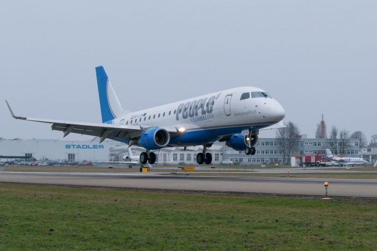 Mit Start des Sommerflugplans am 26. März, wird auch „Nora“ komplett in den Linienverkehr integriert. Foto: People’s, Tino Dietsche