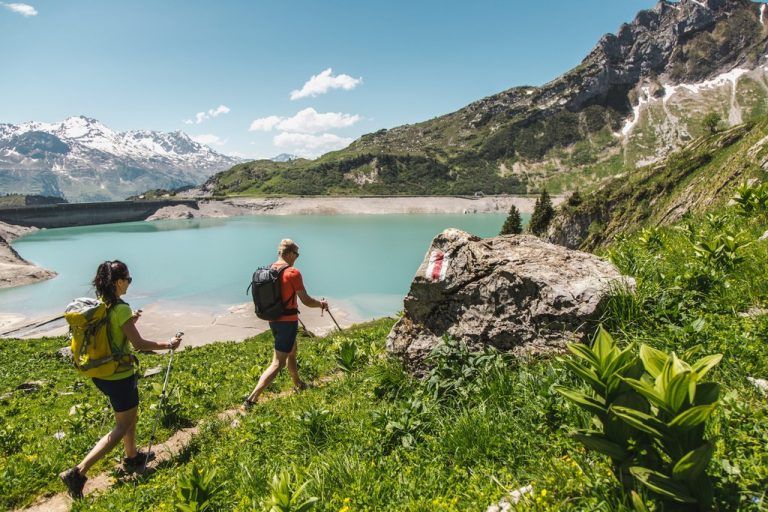 Mit Umsicht und Bedacht betrieben ist das Wandern eine wunderbare Freizeitgestaltung. Foto: Lech tourismus/schöch