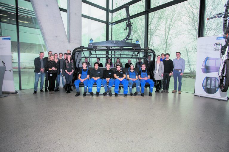 Mitarbeiter im Mittelpunkt. Beim weltweit agierenden Wolfurter Unternehmen, das führend in der Seilbahnherstellung ist, stehen die Mitarbeiter im Mittelpunkt. Egal, ob Lehrling oder Akademiker: Doppelmayr/Garaventa bietet zahlreiche Karrierechancen.