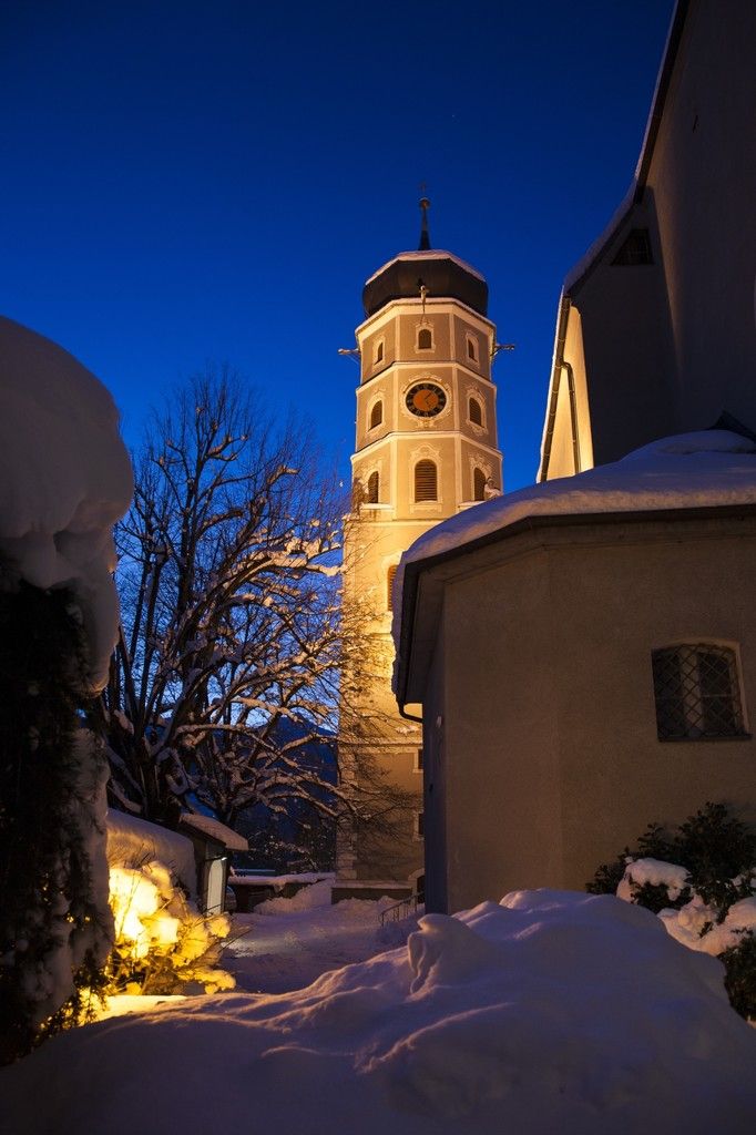 NachtwächterführungVom 5. Jänner bis 30. März präsentiert sich die Bludenzer Altstadt immer am Donnerstagabend auf besondere Art. Ein Nachtwächter führt Gäste und Einheimische durch versteckte Gassen der Stadt und erzählt über Bludenz.