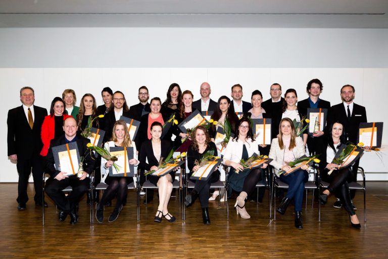 Neue Pflegekräfte braucht das Land, die Schule in Feldkirch hat wieder einige hervorgebracht. Foto: khbg/mathis
