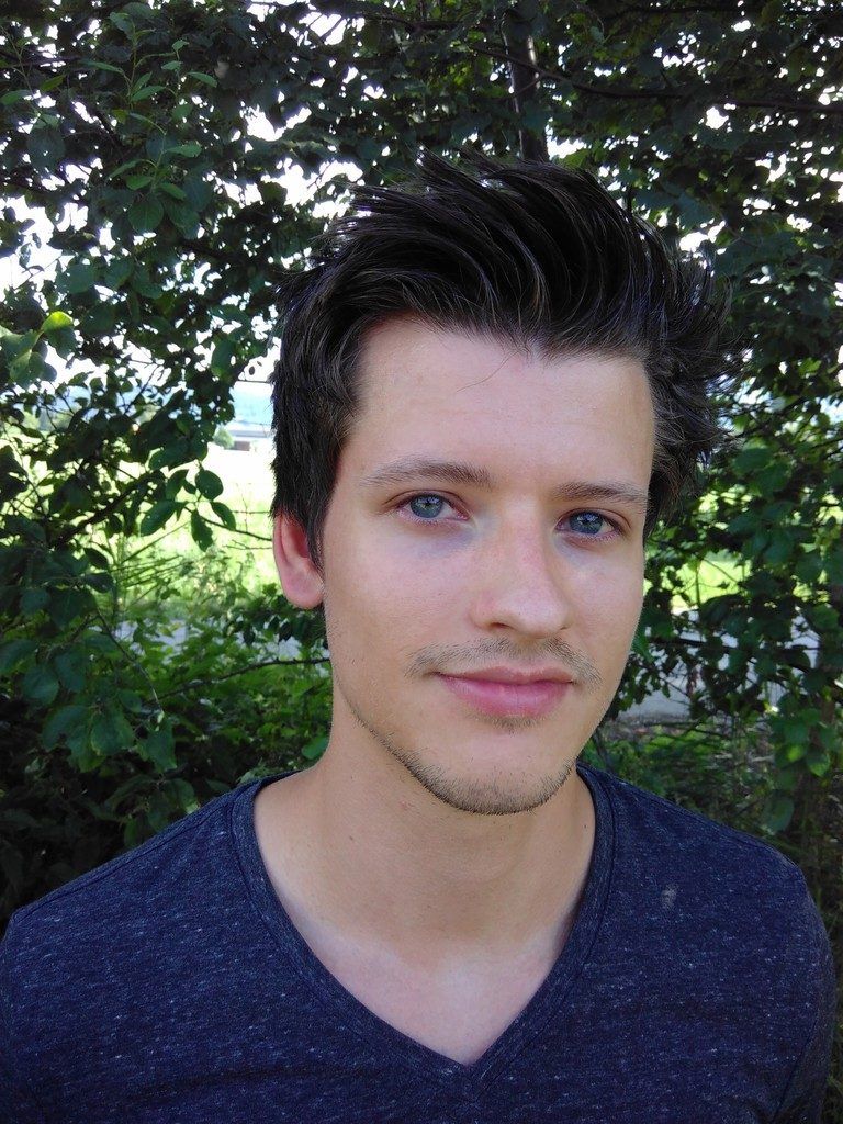 Niclas Napetschnig, KommissionierungIch schätze an meiner Arbeit die tagtägliche Abwechslung und das familiäre Klima. Unsere überschaubare Größe ermöglicht uns ein sehr flexibles Handeln.