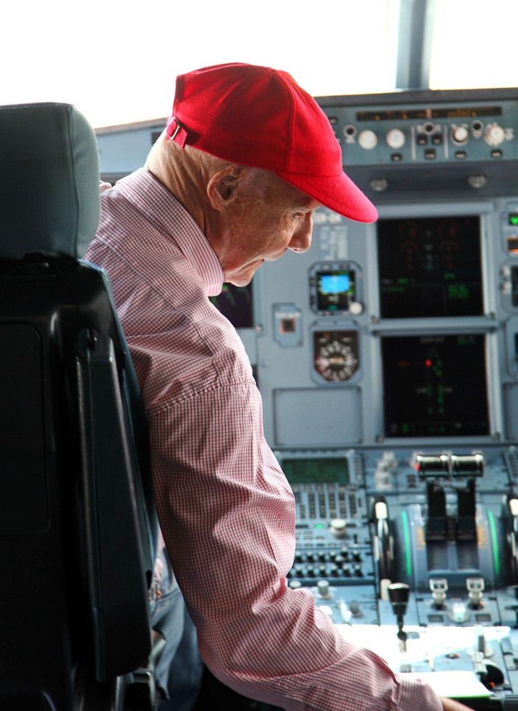 Niki Lauda überzeugte Gläubiger und nimmt das Steuer wieder in die Hand. Gepa