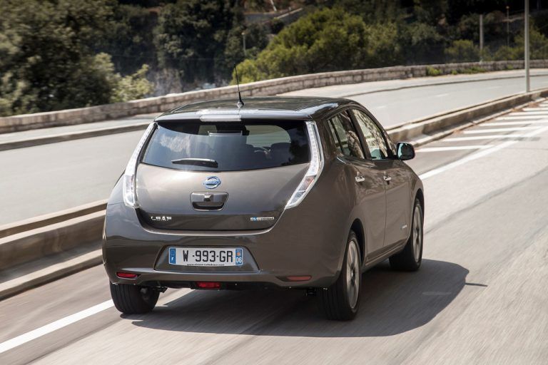 Nissan Leaf: Mit der Erhöhung der Akku-Kapazität von 24 auf 30 kW/hkann die Reichweite des japanischen Stromers 250 Kilometer betragen.
