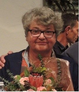Nun ist der Weltladen fest in der Hand der Jugend. Und das ist gut so. Wo kann man besser lernen, sich für gerechte Handelsbeziehungen einzusetzen, als in der Ausbildung in Theorie und Praxis. Eva Riedl, Gründerin des Weltladens