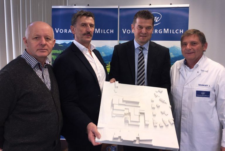 Obmann-Stv. Reinhard Hofer, Obmann Reinhard Summer, GF Raimund Wachter und Produktionsleiter Johannes Wehinger. Foto: Vmilch