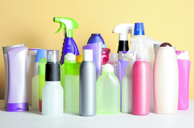Oft werden für die vermeintliche Sauberkeit erheblich viele Chemikalien eingesetzt.