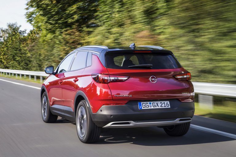 Opel unter französischem Eigentümer: Technik-Bruder des Peugeot 3008.