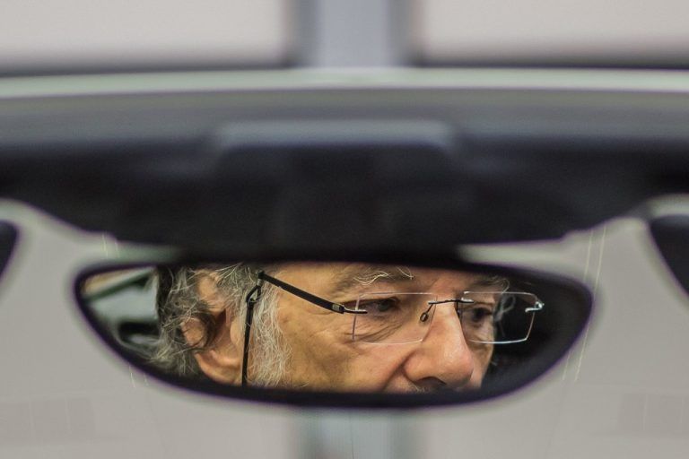 Otmar Bitsche ist in Feldkirch-Tosters aufgewachsen. Nach dem Studium an der TU Graz führte sein beruflicher Weg rasch in den Automobilbau. Heute leitet er die Entwicklung Elektromobilität bei Porsche. Fotos: VN/Steurer