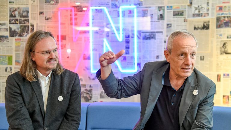 Peter Pilz (rechts), der mit seinem Vorarlberger Spitzenkandidaten Thomas Nasswetter die VN besuchte, ist überzeugt: Es braucht eine Erbschaftssteuer für hohe Vermögen. VN/Lerch